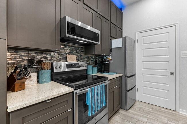 Building Photo - 3500 Tangle Brush Dr Unit 180 Rental