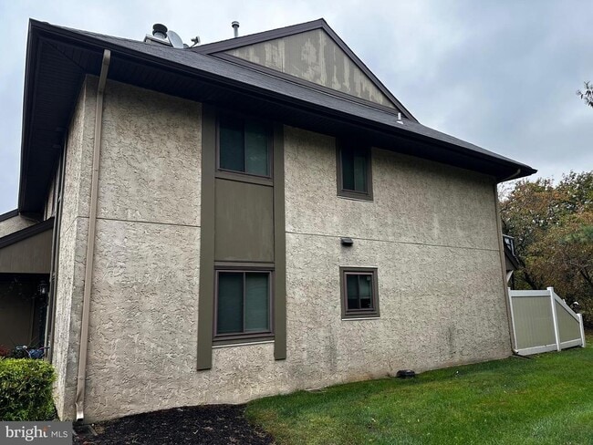Building Photo - 137 Hampshire Dr