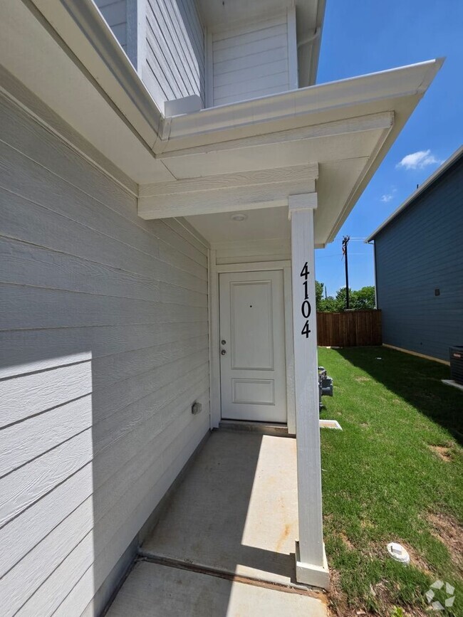 Building Photo - NEWLY BUILT 3 bedroom 2.5 Bath *1.5 MONTHS... Rental