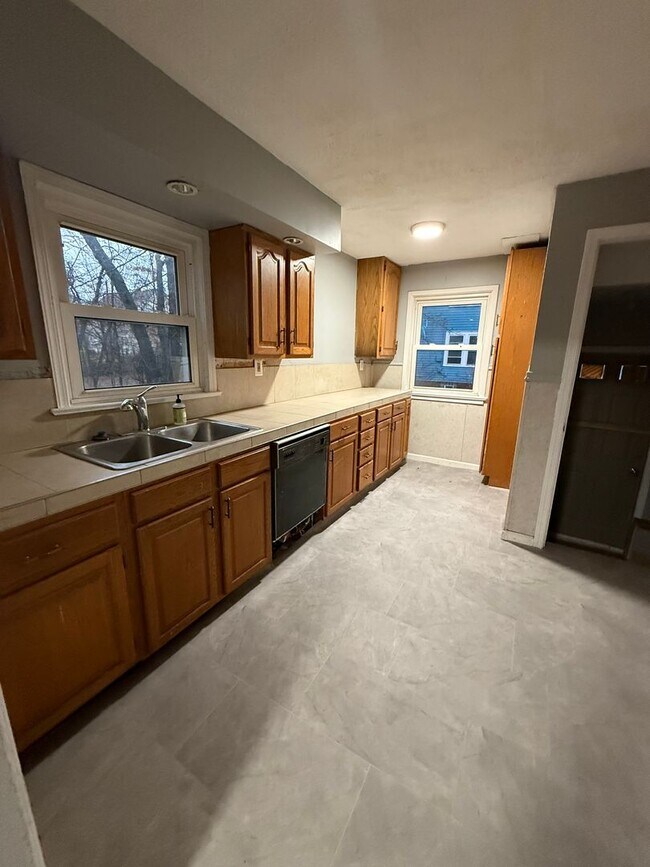 Photo - 3bd Single Lee/Harvard Vouchers Only