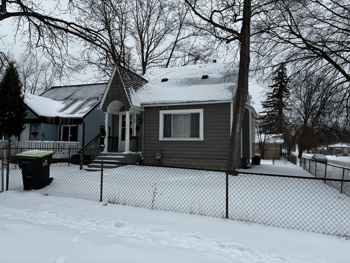 Photo - 85 E Strathmore Ave