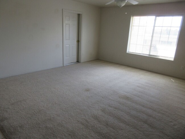 Photo - Move-In Discount -- 2 bedroom - 2 bath With Garage!