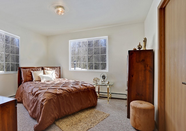 Habitaciones amplias - Yorkshire Lane Apartments in Manitowoc, WI