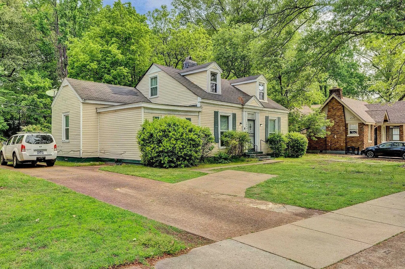 Photo - 2062 Jackson Ave