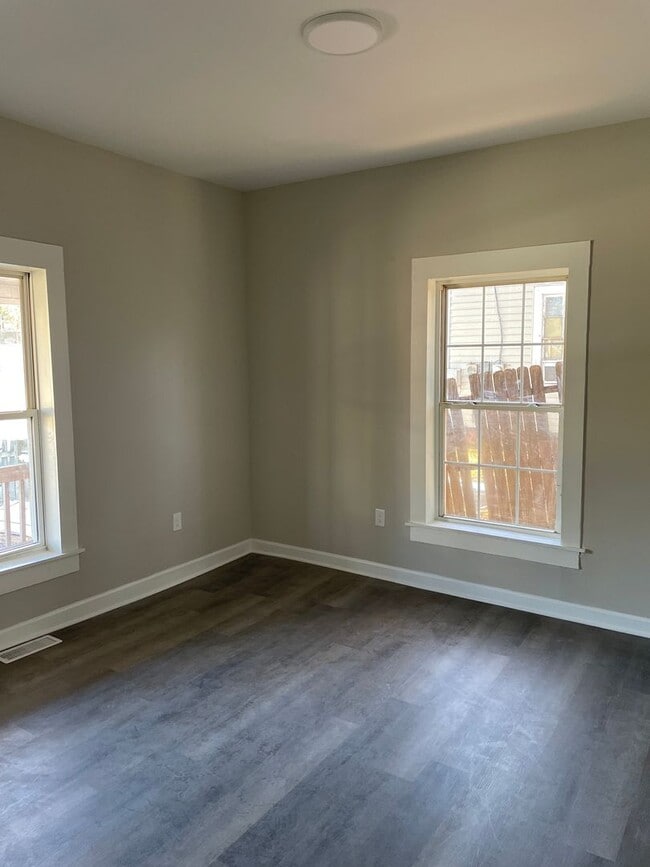 Photo - 628 Goldfloss St