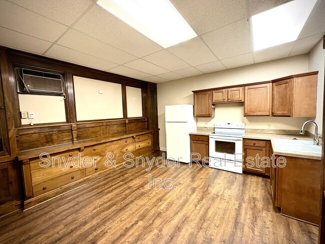 Photo - 777 W Market St