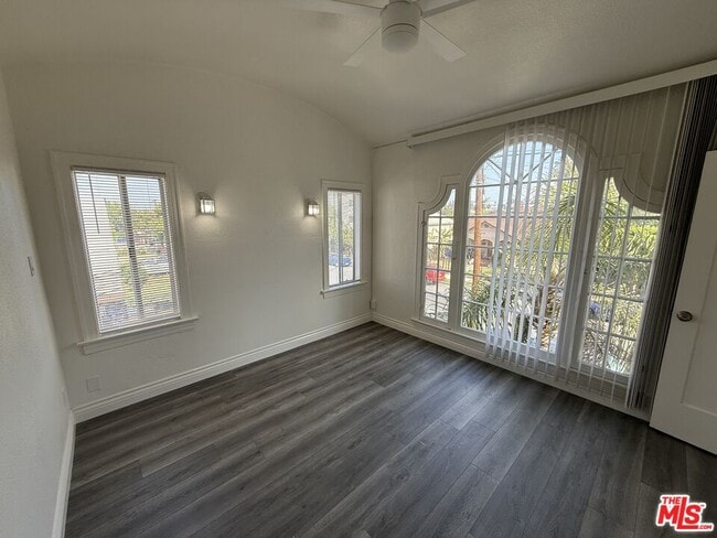Photo - 1462 W 36th St Unit 1462 1/2