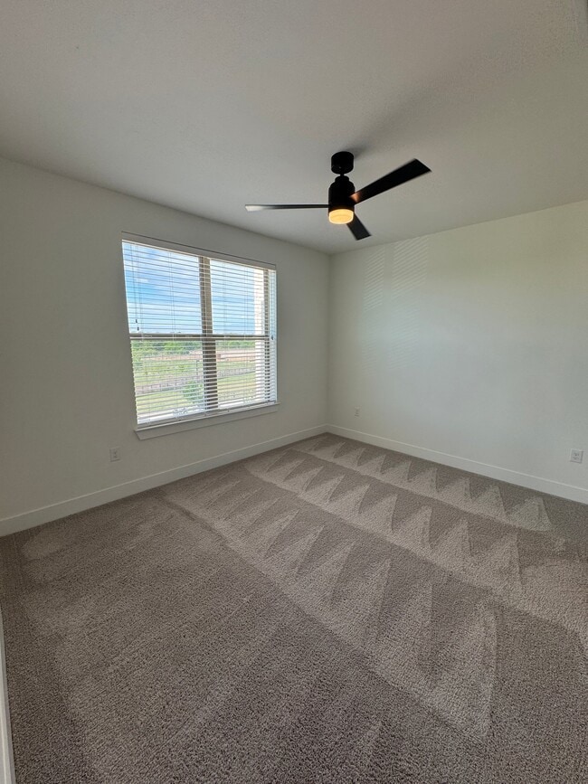 Photo - 2343 Portman Ave Unidad 4107