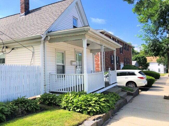 Photo - 561 Willard St