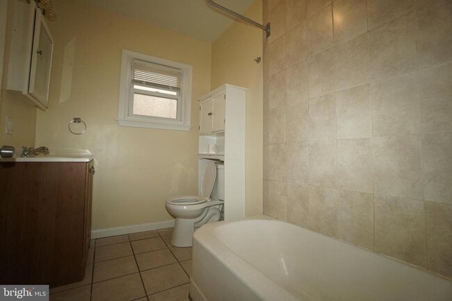 Photo - 2550 E Somerset St