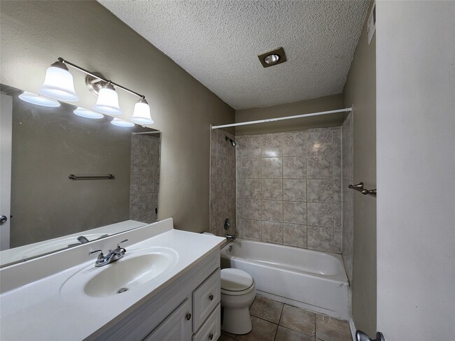 Building Photo - 17331 Red Oak Dr Unit 52