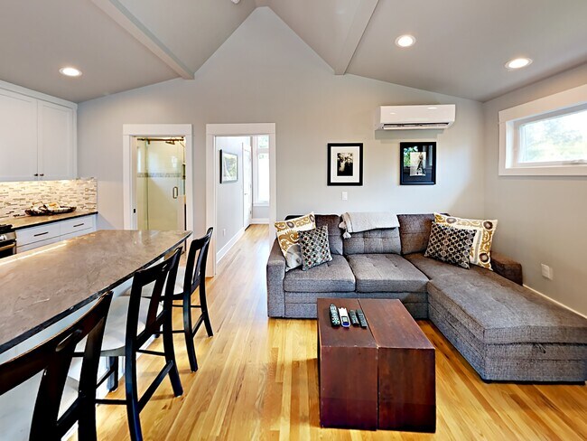 Photo - 2206 Iva Ln