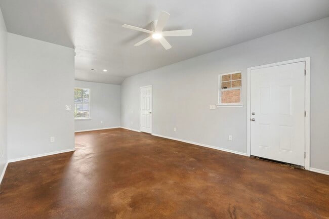 Photo - 118 S L Ave