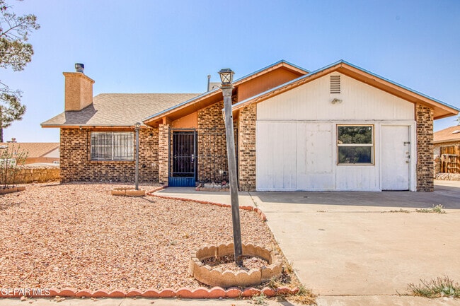 Building Photo - 1005 Southwestern Dr Rental