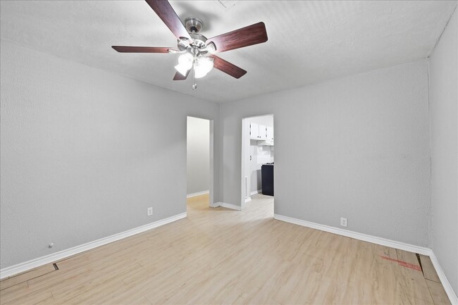Photo - 1611 Ave C