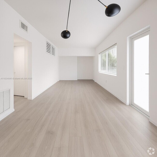 Building Photo - 1110 Venetian Way Unit 2B Rental