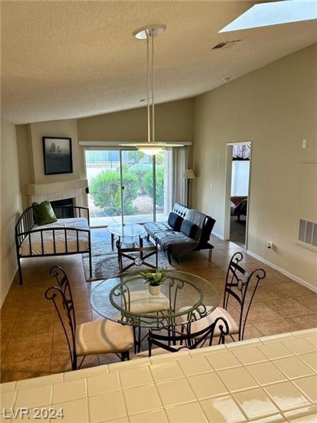 Building Photo - Furnished-Optional Single-Story Townhome in 89145