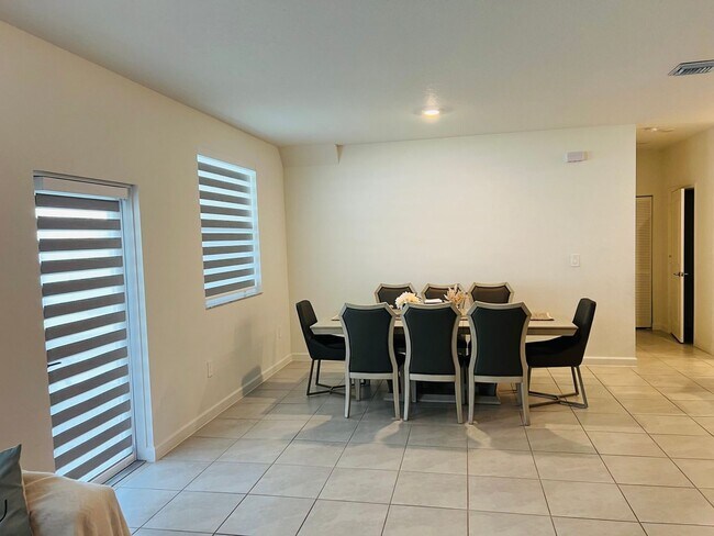 Photo - 5 Bedroom Single Family Home in Miami