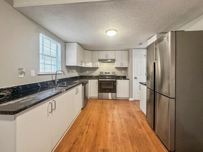 Photo - 1421 Isleworth Cir