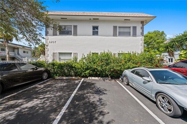 Building Photo - 5207 SW 91st Terrace Unit 7
