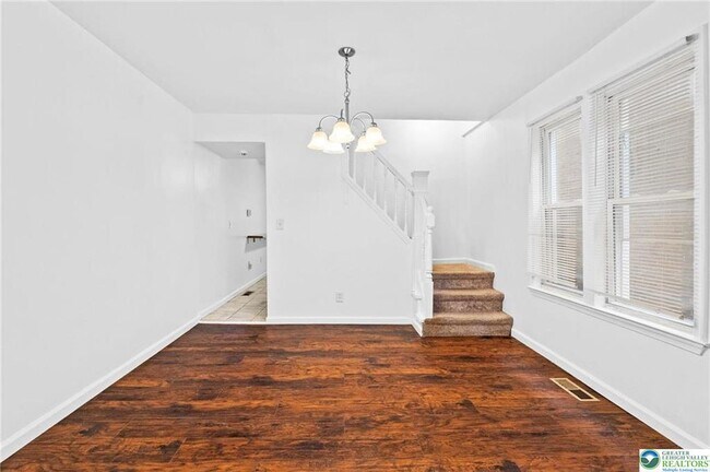 Photo - 921 Ridge St