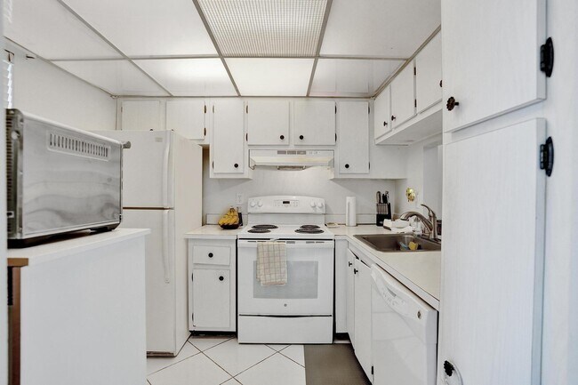 Photo - 9480 Poinciana Pl Unit 304