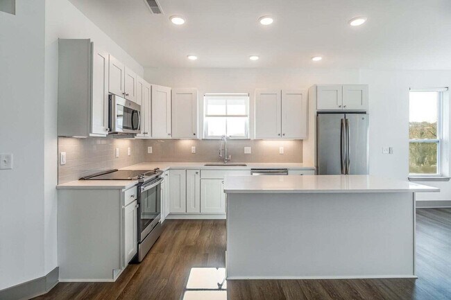 Photo - 284 Manhattan Blvd Unit 4