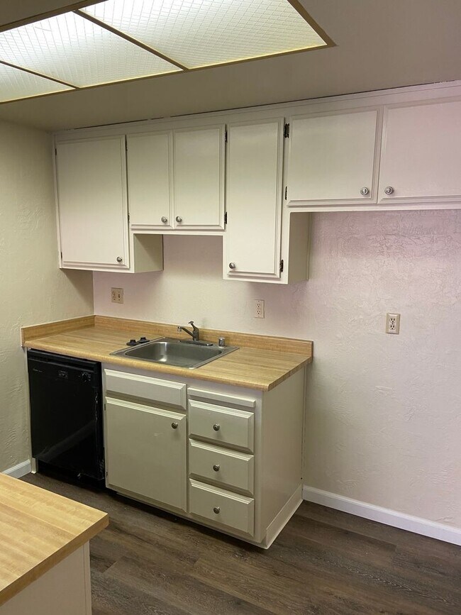 Roomy 2 bdrm, 1 bath duplex off Fair Oaks Rental House Rental in