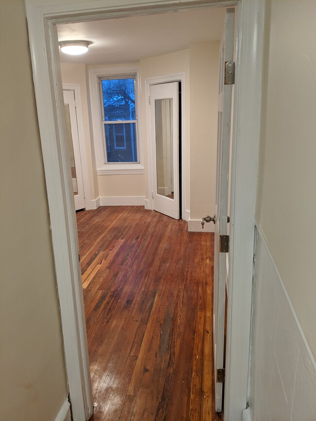 Bedroom for rent - 514 N 41st St House Unit B
