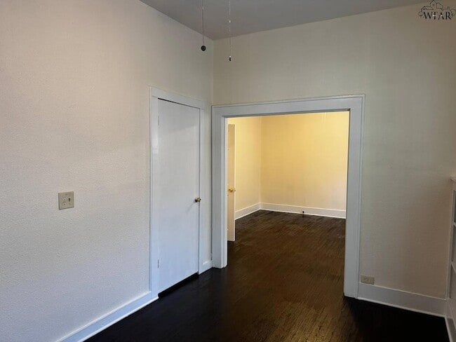 Photo - 2007 10th St