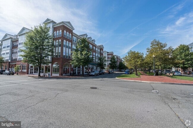 Building Photo - 4950 Brenman Park Dr Unit 112 Rental