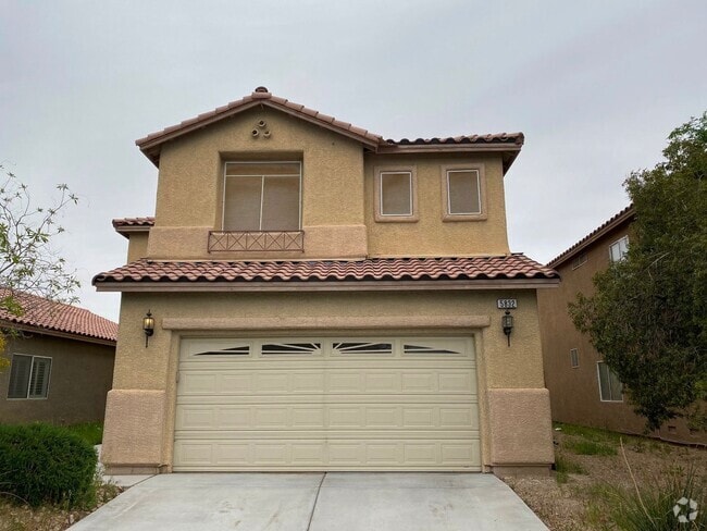 Building Photo - Beautiful & spacious home on an oversized ...
