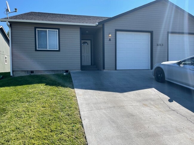 Building Photo - 1013 N Pierce Dr Unit Apt A