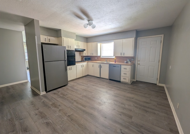 Building Photo - 3001 Jefferson Ave Unit 3001 Jefferson #1