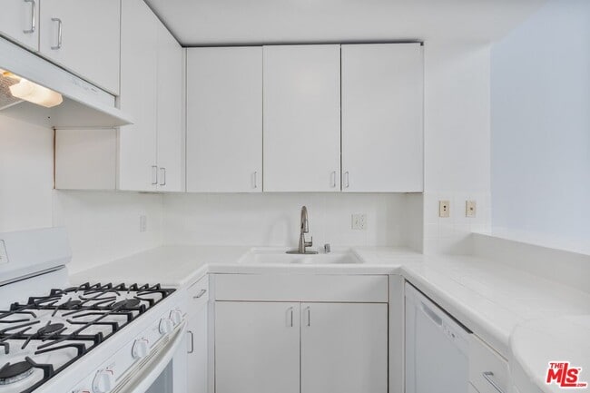 Photo - 114 Fleet St