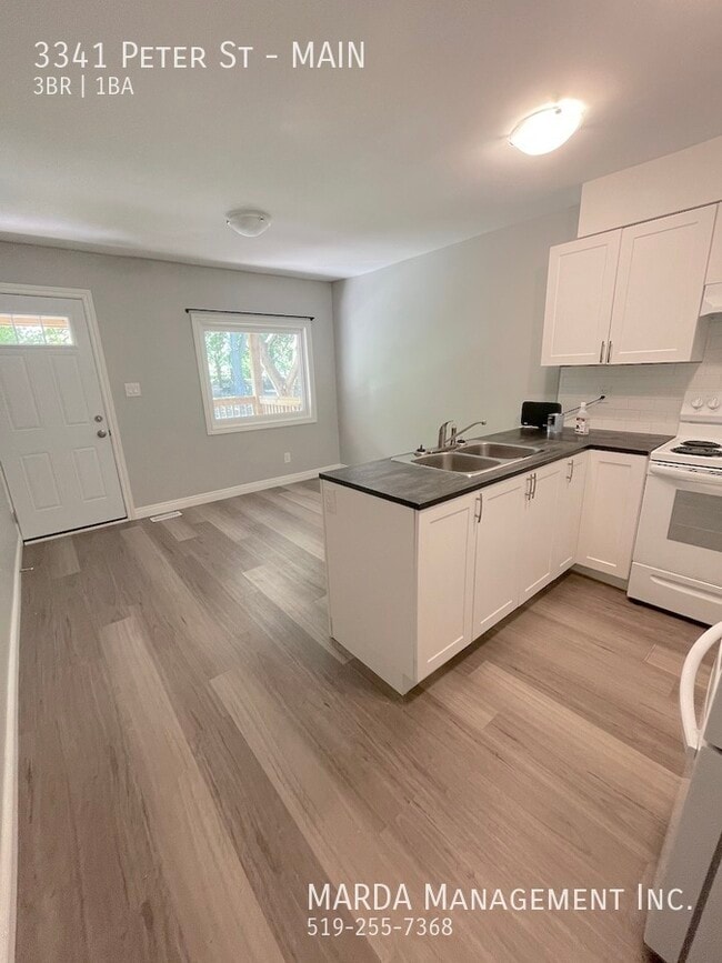 Building Photo - RENOVATED 3+1BEDROOM/1-BATH TOWNHOUSE IN WEST WINDSOR -ALL INCLUSIVE Unit MAIN