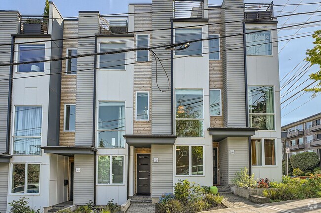 Building Photo - Modern stylings and cutting-edge convenien... Rental
