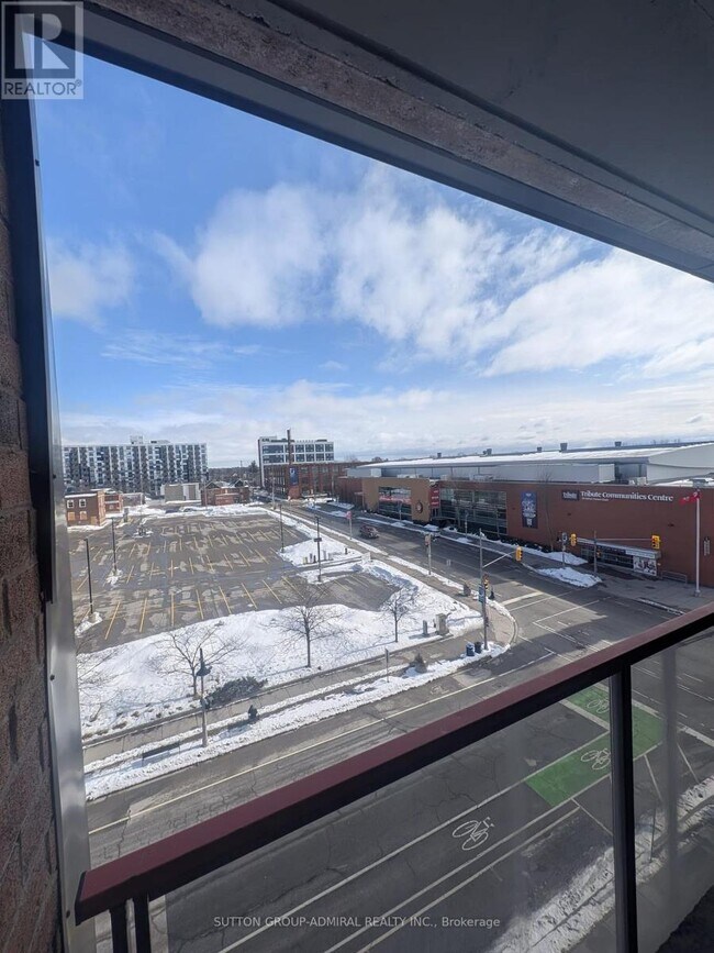 Photo - 80 Athol St E Unit 607