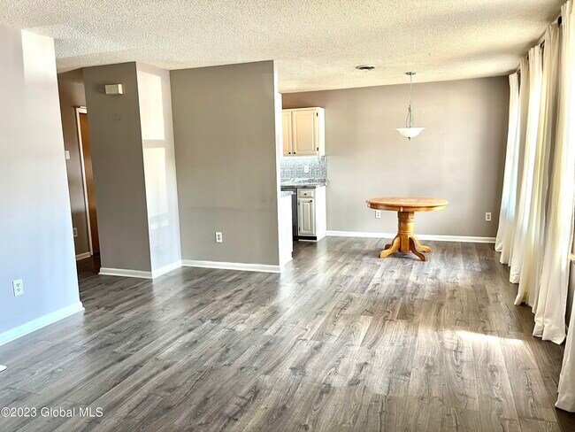 Photo - 512 Cambridge Manor Dr