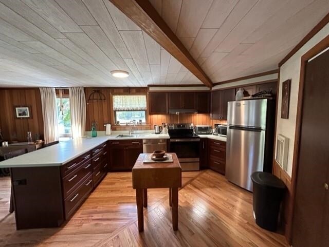 590 Center Rd
