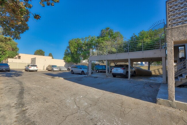 Photo - Edwards Apts