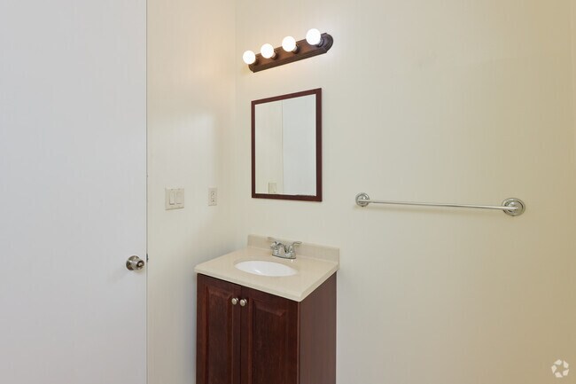 2 BR, 2BA – 1197SF - Bathroom