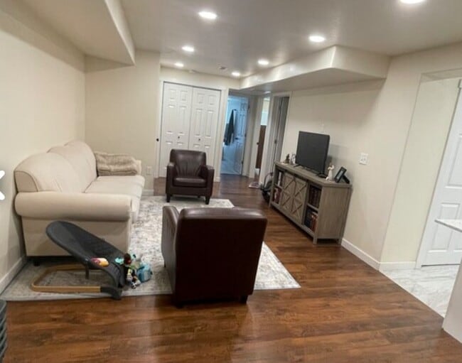 Photo - 287 W 500 N