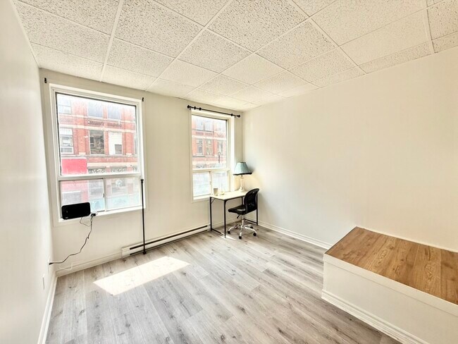 Photo - 1-1735 Richmond St