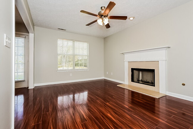 Photo - 9312 Scarlett Dr SW