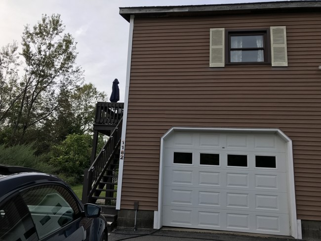 Garage w remote opener: private entry