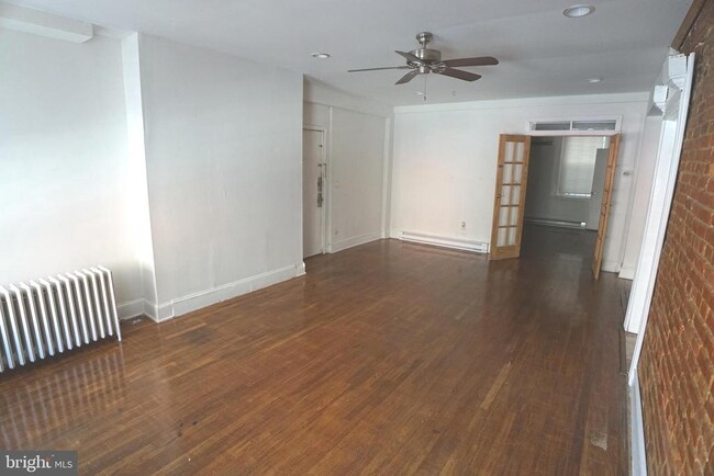 Building Photo - 804 Cathedral St Unit 7