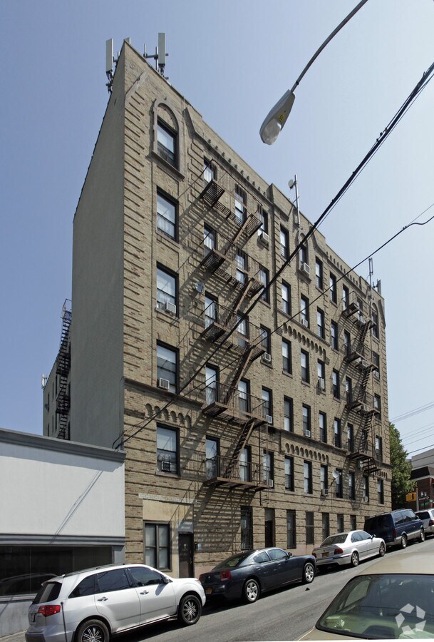 4305 Carpenter Ave - 4305 Carpenter Ave