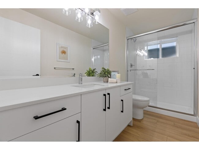 Photo - 20162-20182 82 Ave