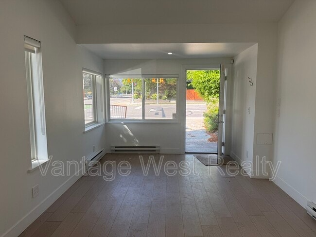 Photo - 907 Sutherland Ave